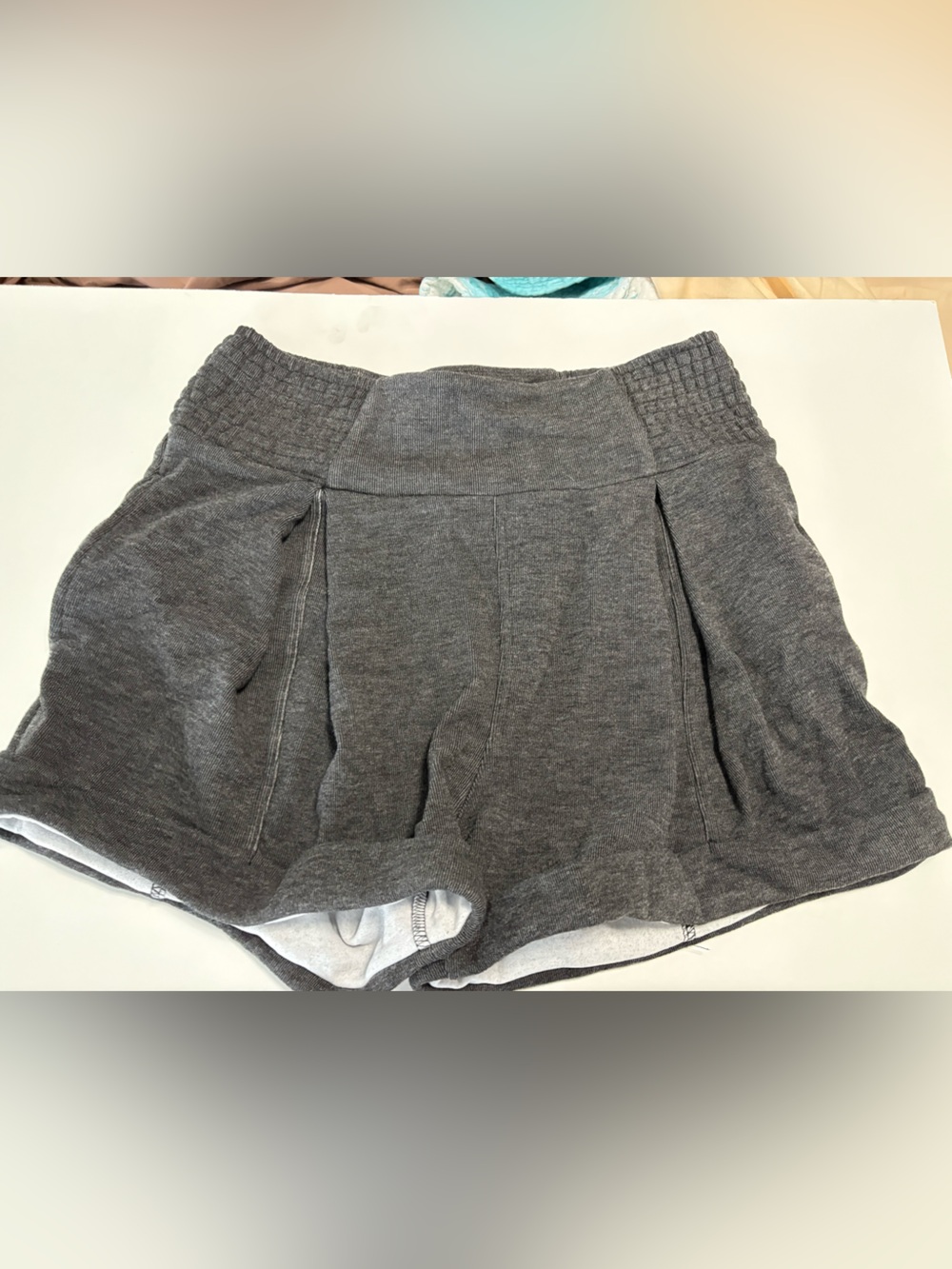 White birch gray shorts cuffed pockets L